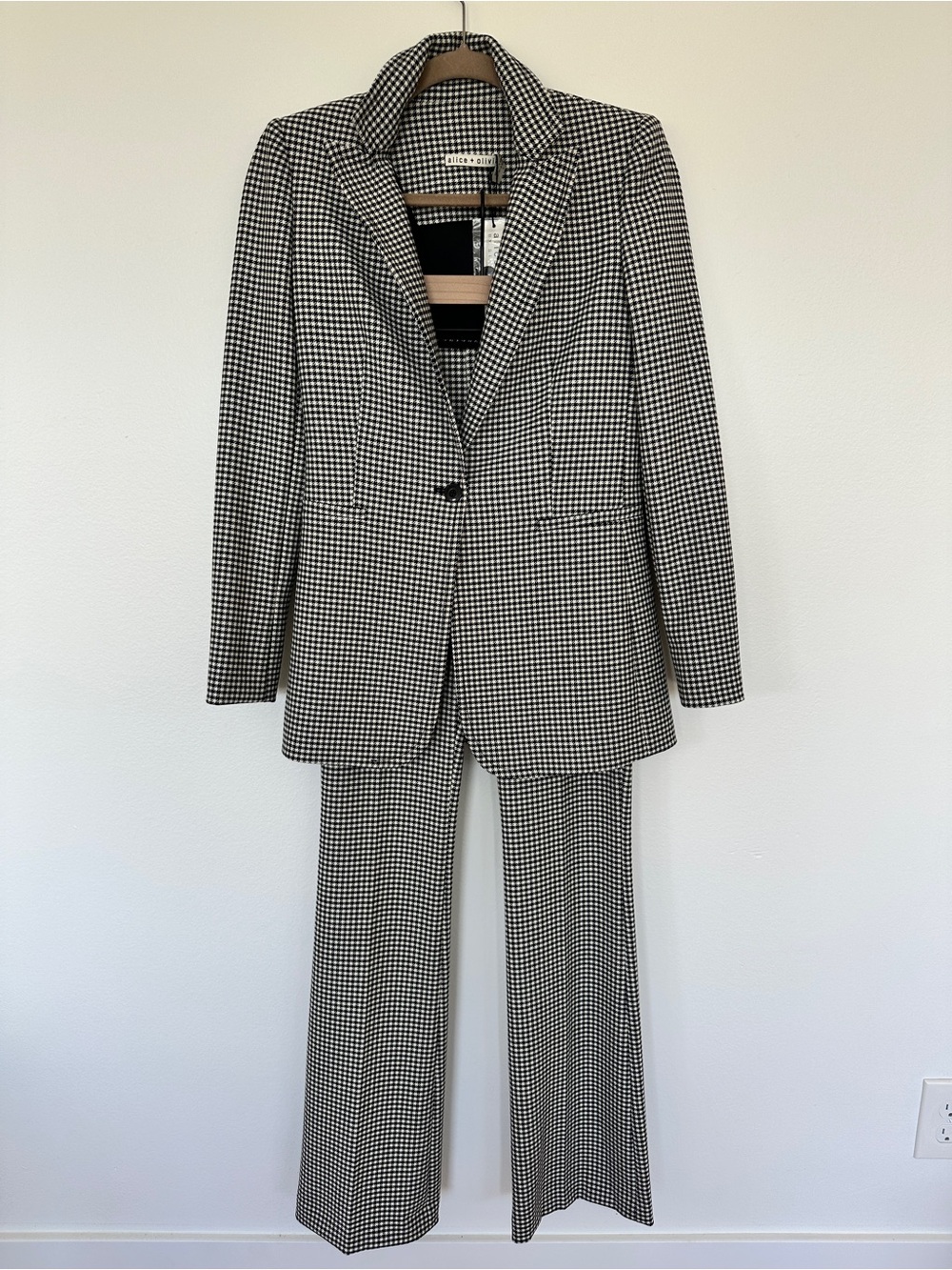 Alice + Olivia NWT Black White Houndstooth Blazer & Flare Pant Suit Set